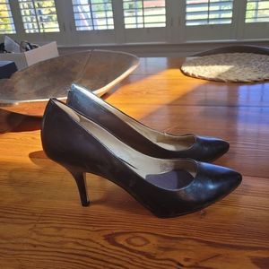 INC black pumps